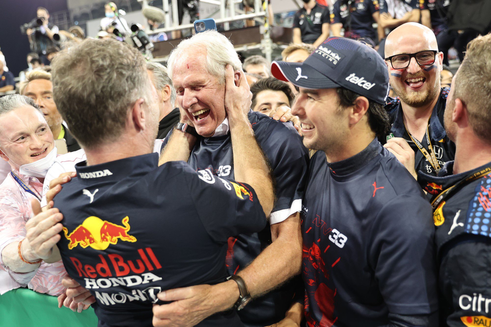 Christian Horner, Helmut Marko e Sergio Perez, Campeão, GP de Abu Dhabi, Yas Marina, F1 2021