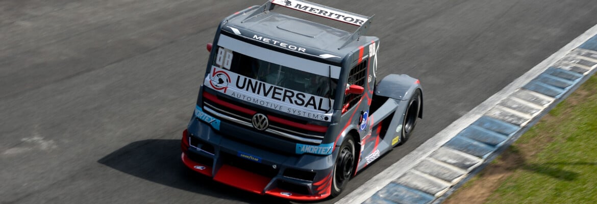 Beto Monteiro lidera sexta-feira de treinos da Copa Truck em Curitiba