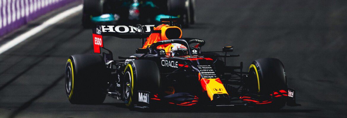 Verstappen recebe nova punição por batida com Hamilton, mas mantém 2º em Jeddah
