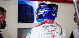 Foto: Pilotos preparam pinturas especiais para capacetes na etapa final da F1
