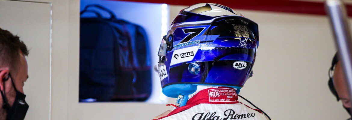 Foto: Pilotos preparam pinturas especiais para capacetes na etapa final da F1 Foto: Pilotos preparam pinturas especiais para capacetes na etapa final da F1