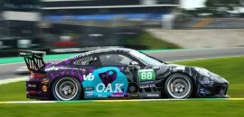 Georgios Frangulis e Gaetano Di Mauro sobem no pódio na Porsche Endurance, em Interlagos