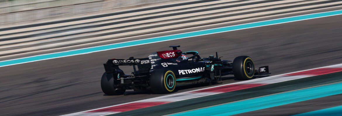 De Vries lidera primeiro dia dos testes coletivos da F1 em Abu Dhabi De Vries lidera primeiro dia dos testes coletivos da F1 em Abu Dhabi
