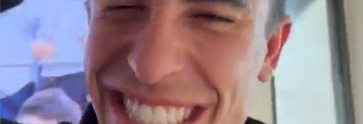 Marc Márquez perde voz em final da F1 e celebra título de Max Verstappen; veja