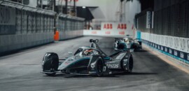 De Vries aproveita erro de Vandoorne em modo ataque e vence corrida 1 da FE em Diriyah