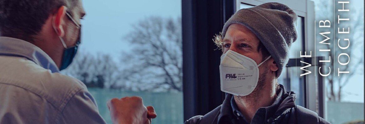 Vídeo: Vettel visita fábrica da Aston Martin e começa trabalho para temporada 2022