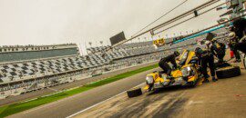 Kobayashi lidera 24 Horas de Daytona após primeiras voltas agitadas