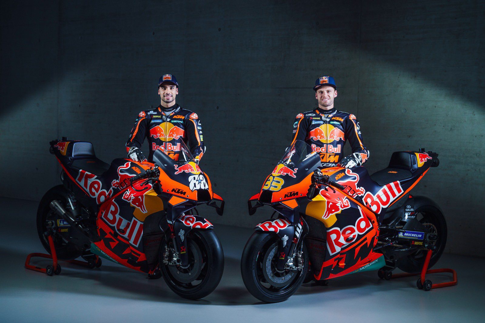 Time de fábrica da KTM exibe cores para temporada 2022 da MotoGP Miguel Oliveira e Brad Binder (KTM) - Apresentação KTM - MotoGP 2022
