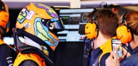 Ricciardo tem patrocínio pessoal renovado, mesmo com indefinição de seu futuro na F1