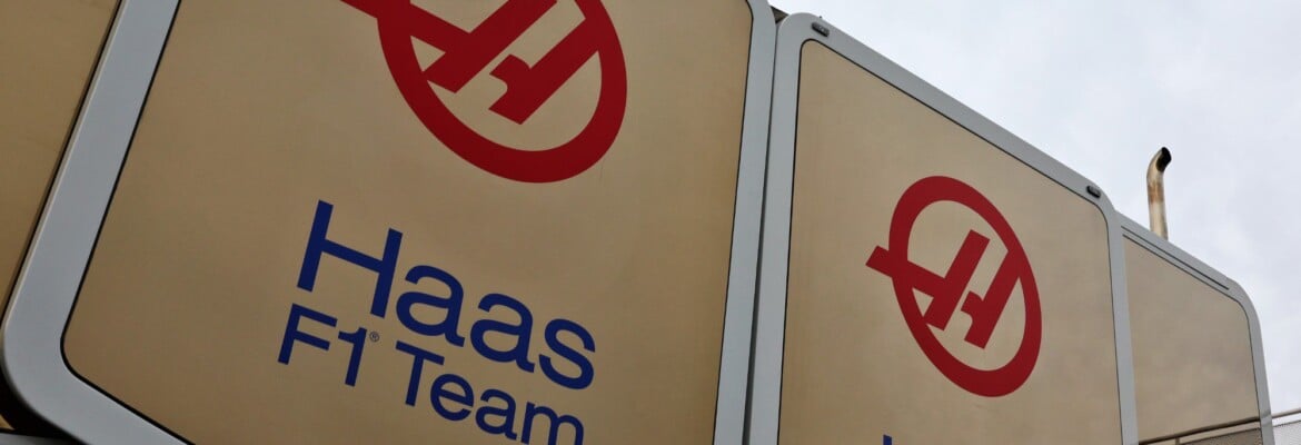 Haas terá mais um dia de teste na F1 após problema em avião Haas terá mais um dia de teste na F1 após problema em avião