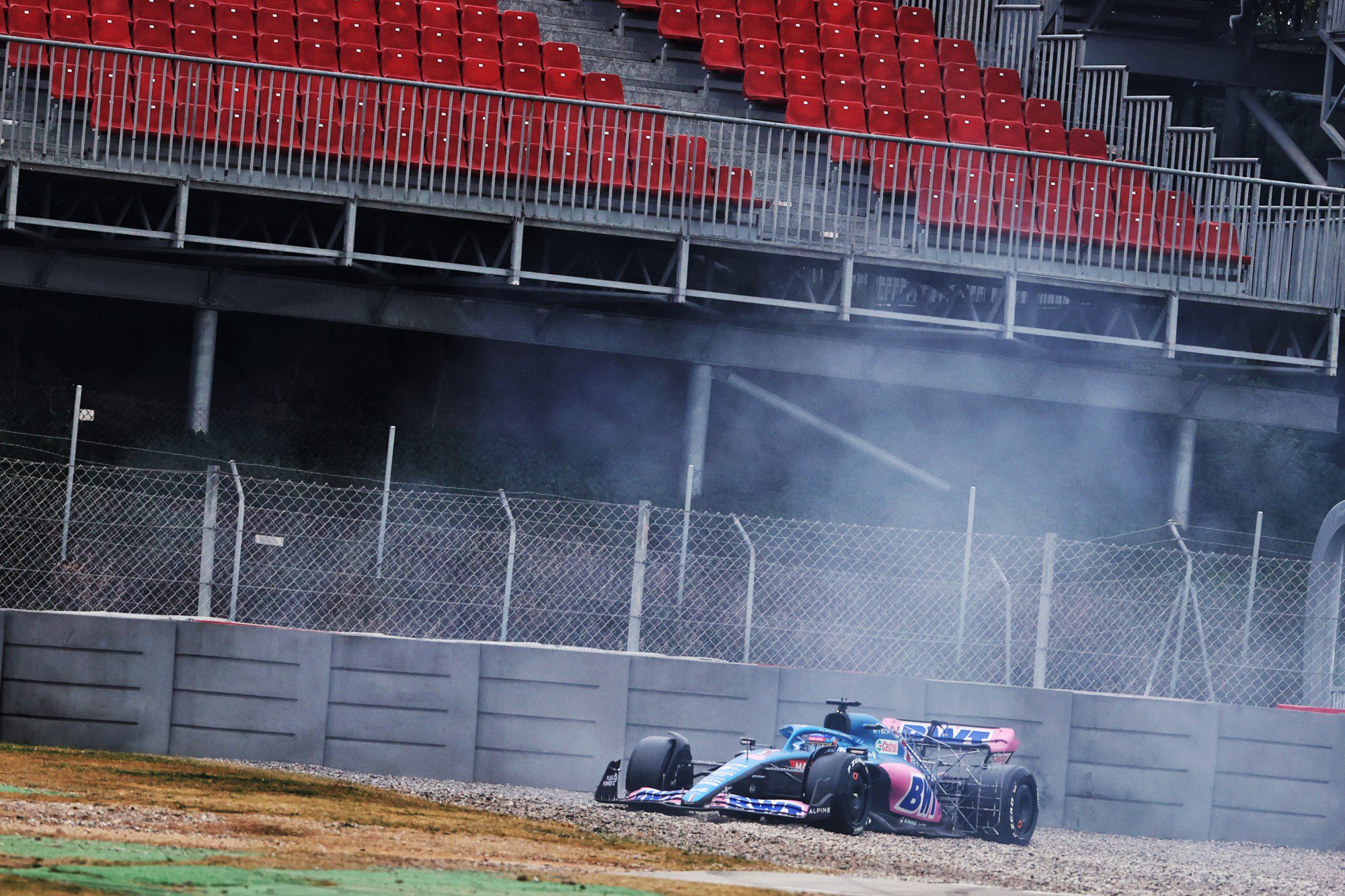 Imagens: Pegou fogo! Alonso causa bandeira vermelha no último dia dos testes da F1 Haas, Uralkali