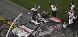 Nascar: Cindric resiste a ataques no final e vence a Daytona 500