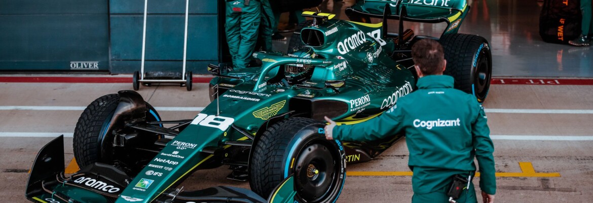 Aston Martin põe o novo AMR22 na pista pela primeira vez