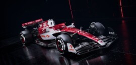 Alfa Romeo encerra lançamentos e apresenta C42 vermelho e branco para F1 2022