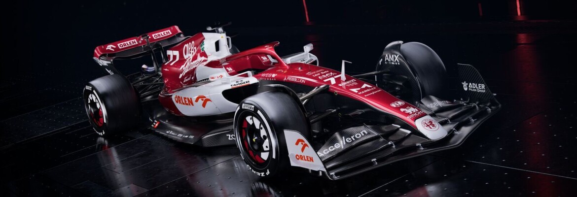 Alfa Romeo encerra lançamentos e apresenta C42 vermelho e branco para F1 2022