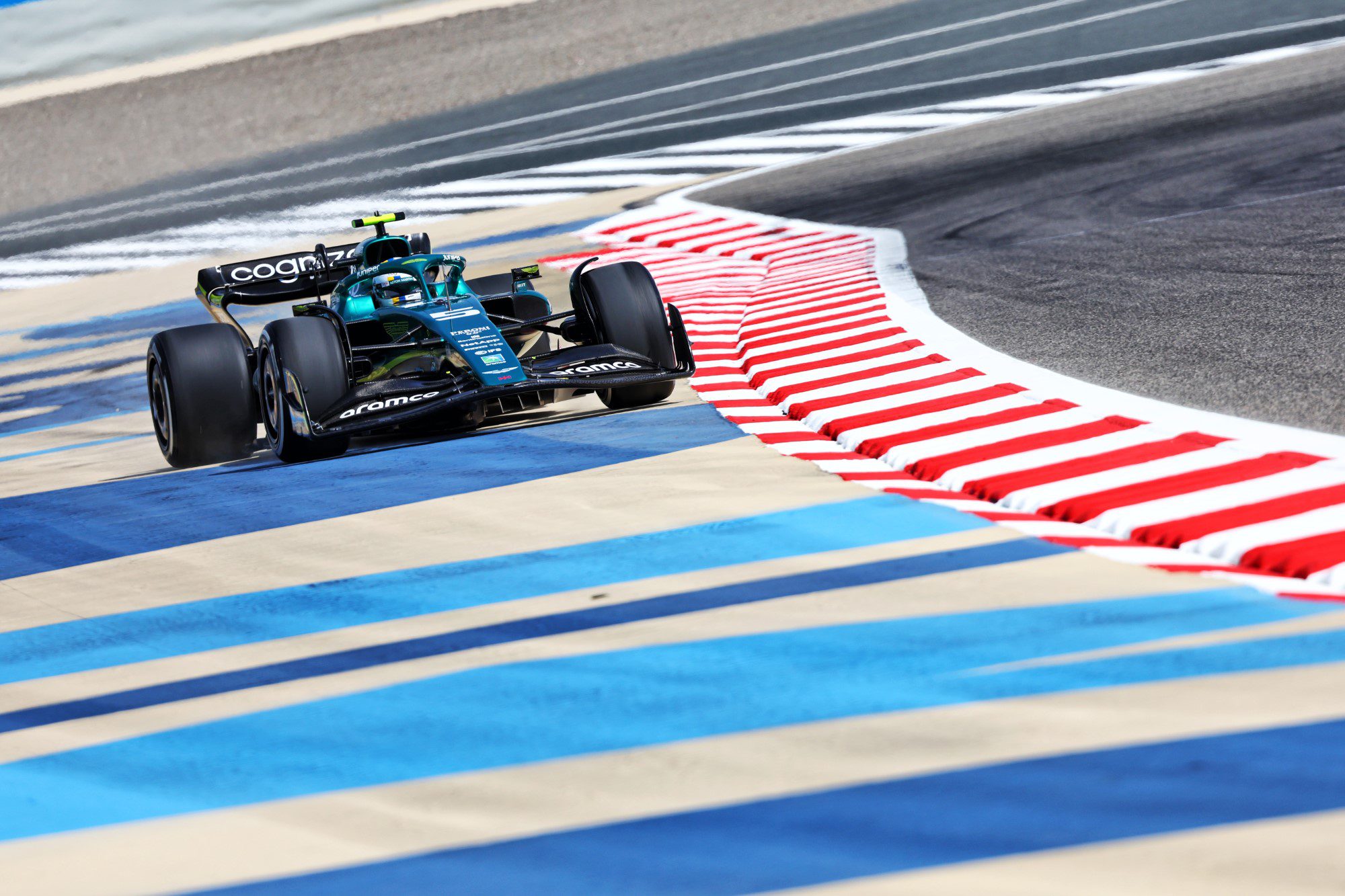 Galeria: confira as fotos do primeiro dia dos testes da F1 no Bahrein