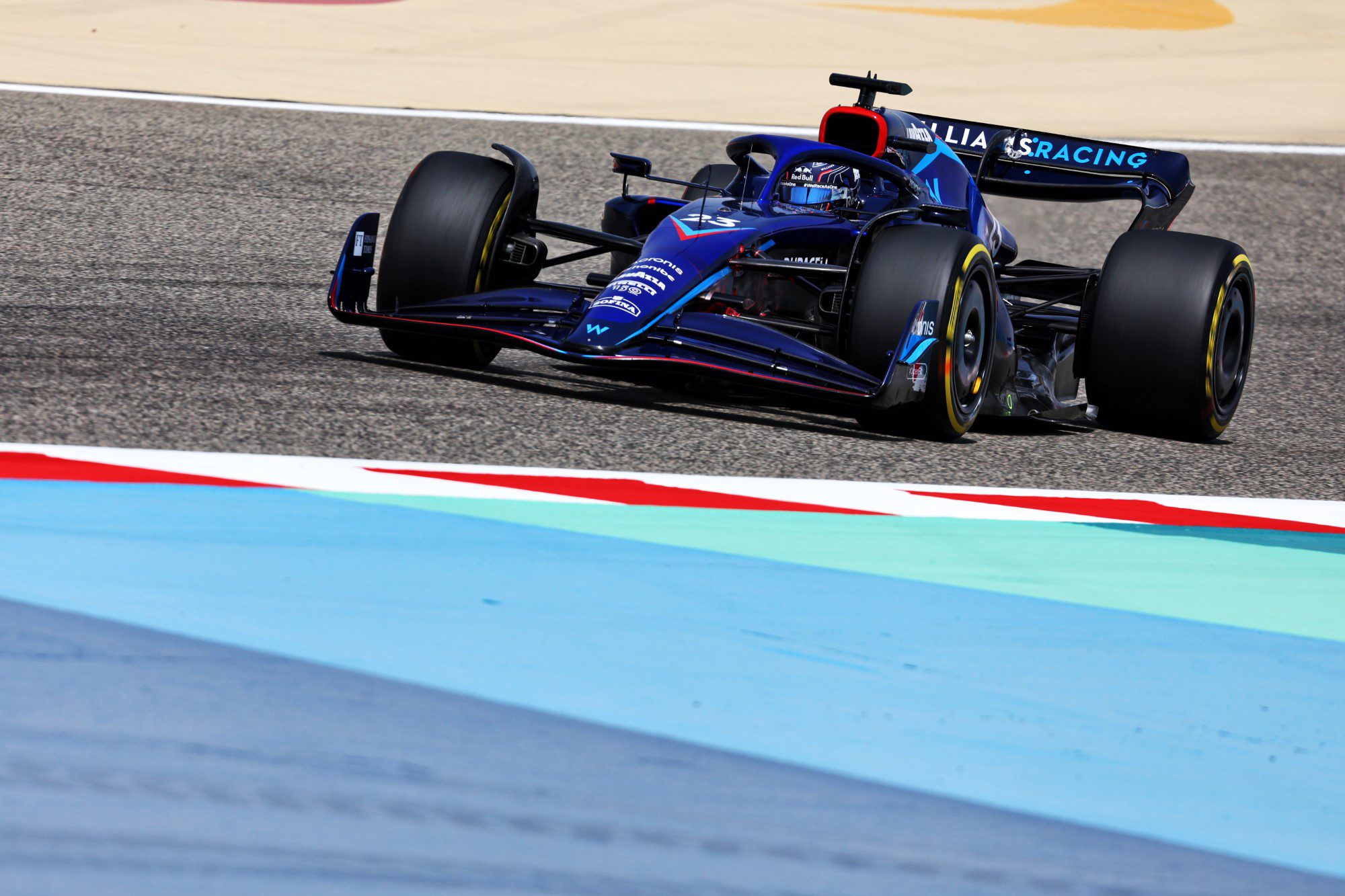 Galeria: confira as fotos do primeiro dia dos testes da F1 no Bahrein