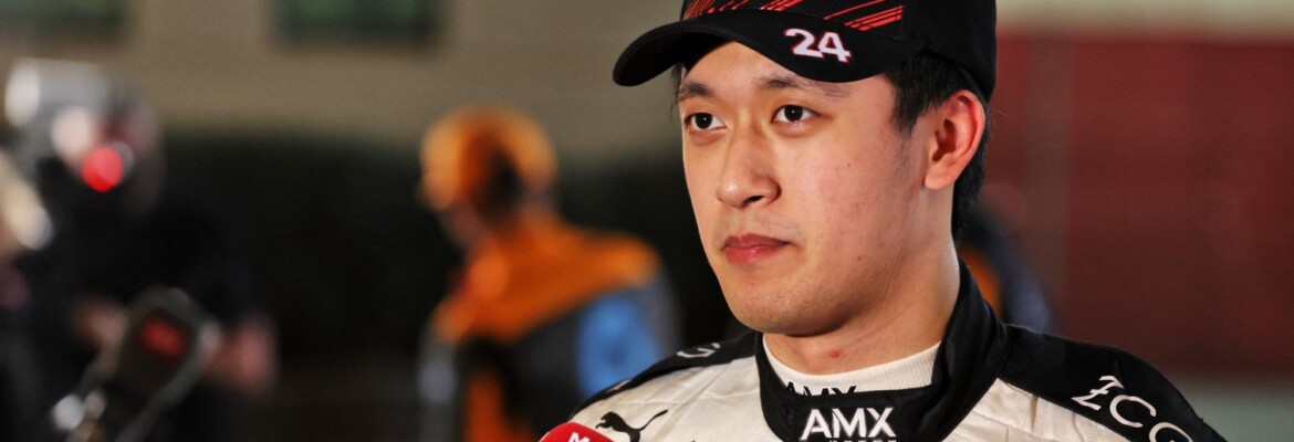 Zhou revela ataques racistas após sua chegada na F1 Zhou revela ataques racistas após sua chegada na F1