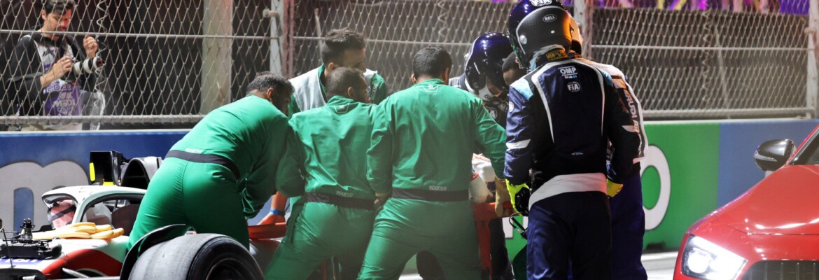 Depois de ir de helicóptero para o hospital, Schumacher já foi liberado e está no hotel Depois de ir de helicóptero para o hospital, Schumacher já foi liberado e está no hotel