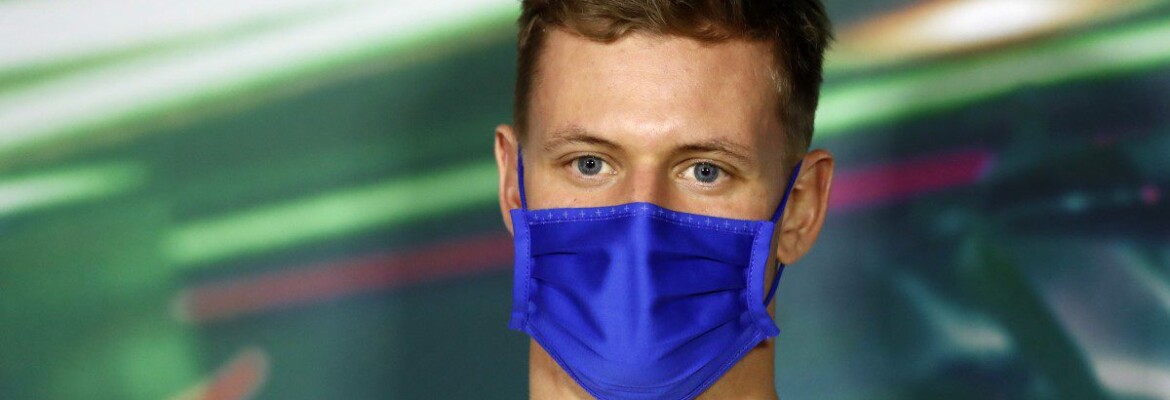 Com renovação de Sainz, futuro de Mick Schumacher na Ferrari fica em espera