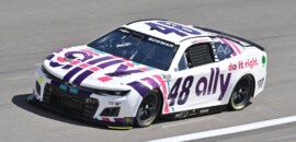 Nascar: Bowman bate Larson na prorrogação e vence em Las Vegas