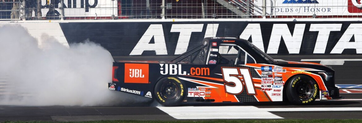 Heim toma a liderança na volta final e vence em Atlanta na Nascar Truck Series