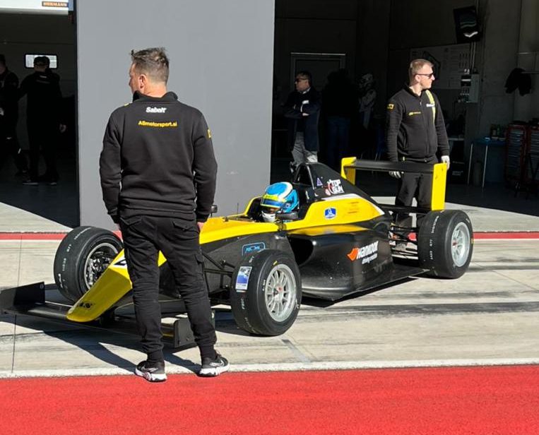 Antes da estreia na F4 Brasil, Pedro Clerot disputa terceira etapa do Paulista Light Antes da estreia na F4 Brasil, Pedro Clerot disputa terceira etapa do Paulista Light