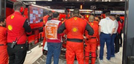 Ferrari descobre problema e trabalha em carro de Sainz antes do GP da Arábia Saudita