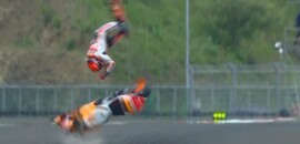 Vídeo: Marc Márquez é levado ao hospital após queda no warm-up da MotoGP em Mandalika