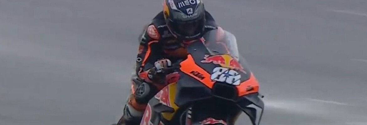 Oliveira supera Miller no início e vence molhado GP da Indonésia da MotoGP