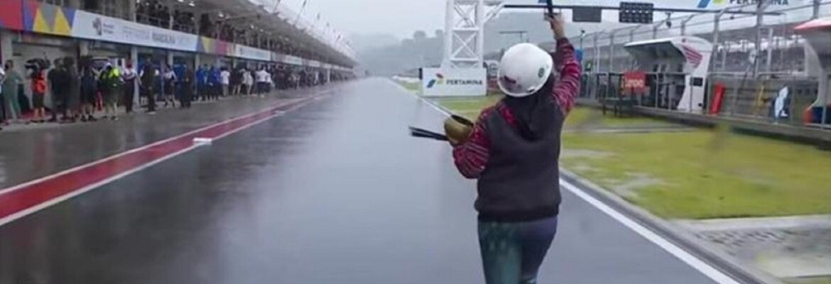 Vídeo: MotoGP convoca xamã para tentar parar chuva para GP da Indonésia