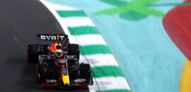 Verstappen leva melhor em briga com Leclerc e vence GP da Arábia Saudita da F1