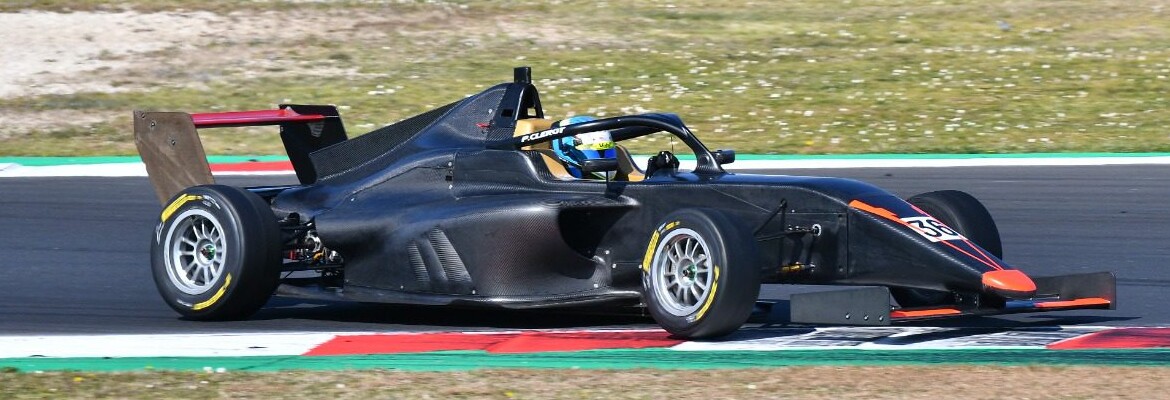 Pedro Clerot completa testes com carro de Fórmula 4 na Itália