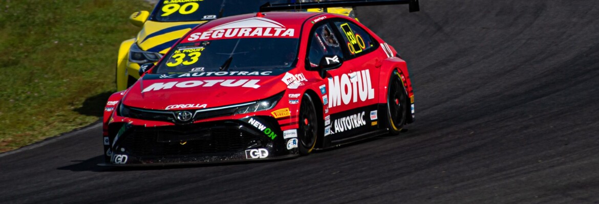 Piquet Jr protagoniza as duas baterias no anel externo de Goiânia, conquista top-10 e vê chance de vitória escapar com o pedal do acelerador quebrado