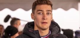Russell pede suspensão de ‘experimentos’ da Mercedes