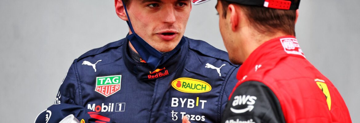 Red Bull e Ferrari “jogando poker” com “grandes saltos” de desenvolvimento, segundo Hill Red Bull e Ferrari “jogando poker” com “grandes saltos” de desenvolvimento, segundo Hill