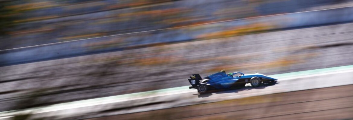 Caio Collet lidera segundo dia de testes da Fórmula 3 na Espanha