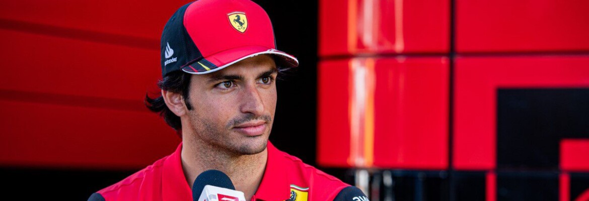 Sainz tem contrato renovado com a Ferrari F1