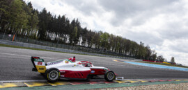 Rafael Câmara larga de segundo e quarto em suas primeiras corridas de carro na Europa
