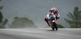 Aji bate Moreira por 0s053 e fica com melhor tempo do dia na Moto3 em Portugal