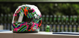 Celebrando a volta da Fórmula 1 em Melbourne, Heineken cria capacete especial para Ricciardo