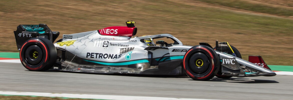 Hamilton sobre mensagem para a Mercedes: “Eu não desisti”