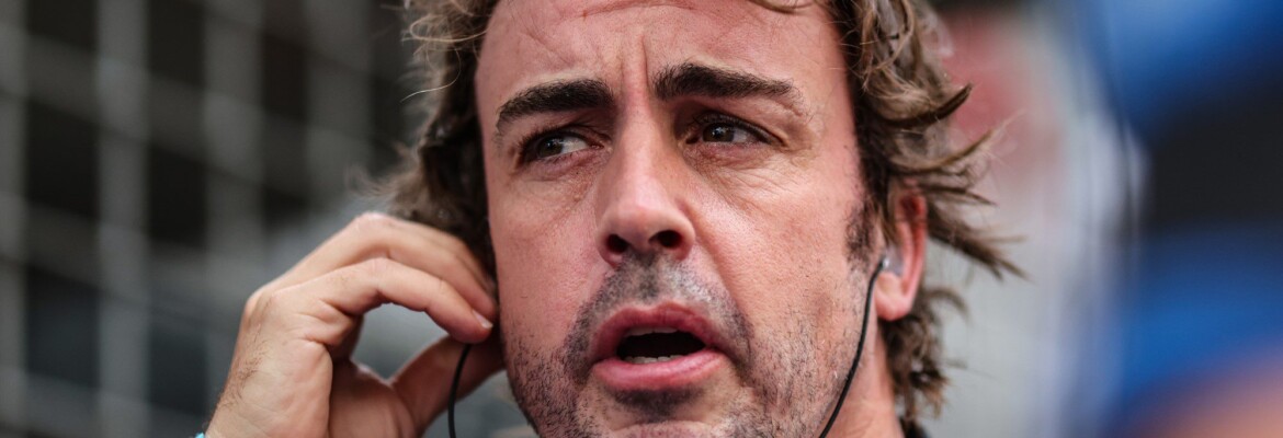 Alonso responde às críticas de Hamilton: “Não é problema meu” Alonso responde às críticas de Hamilton: “Não é problema meu”