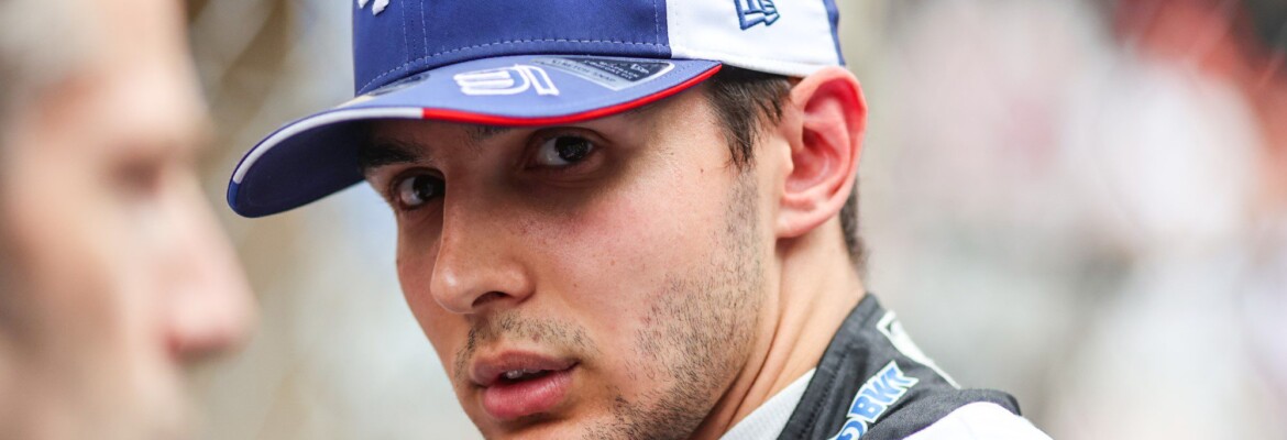 Ocon critica penalidade que recebeu por confronto com Hamilton em Mônaco Ocon critica penalidade que recebeu por confronto com Hamilton em Mônaco