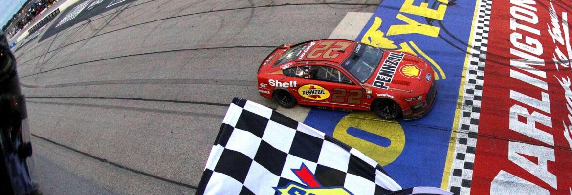 Nascar: Logano tira Byron da frente e vence em Darlington