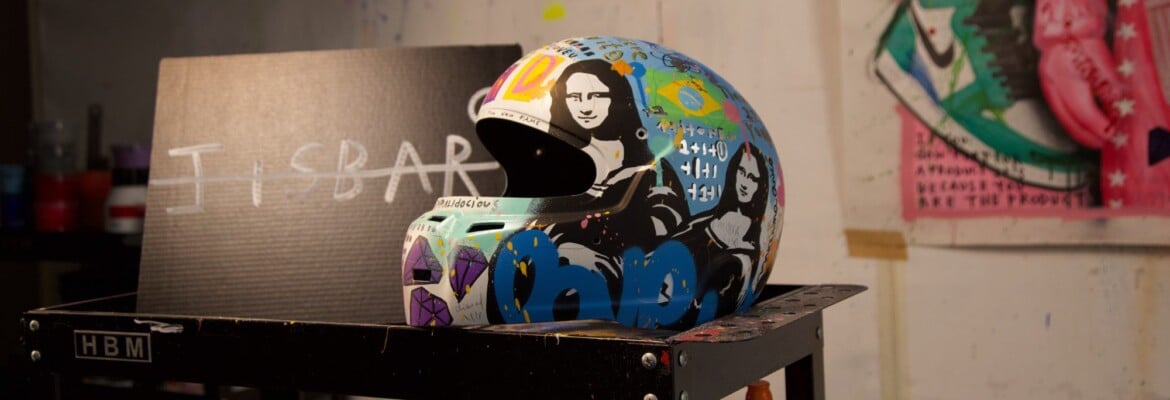 24H de Le Mans: Artista francês pinta capacete de Pipo Derani para ação em prol do Hospital do GRAACC