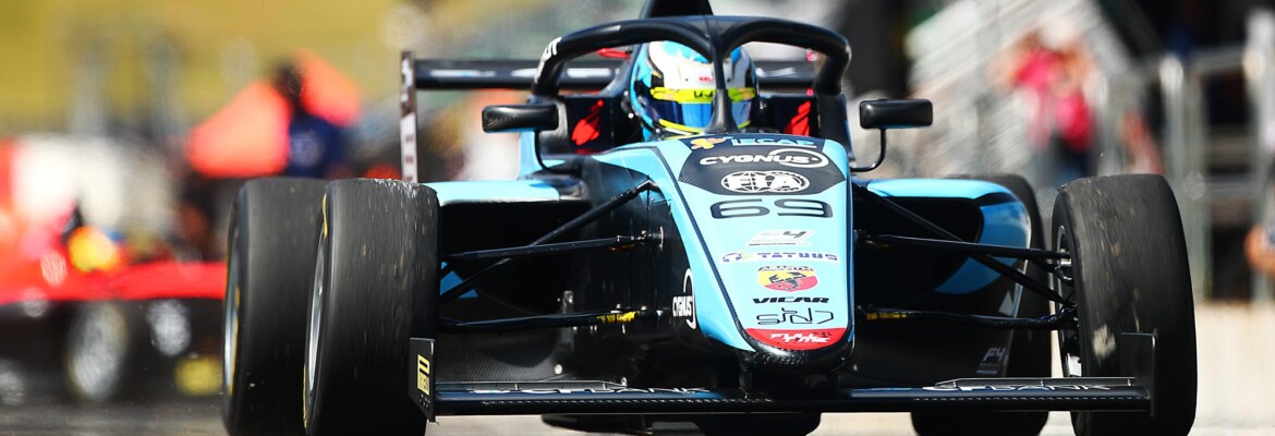 Piloto da APBF conquista primeira pole position da história da F4 Brasil