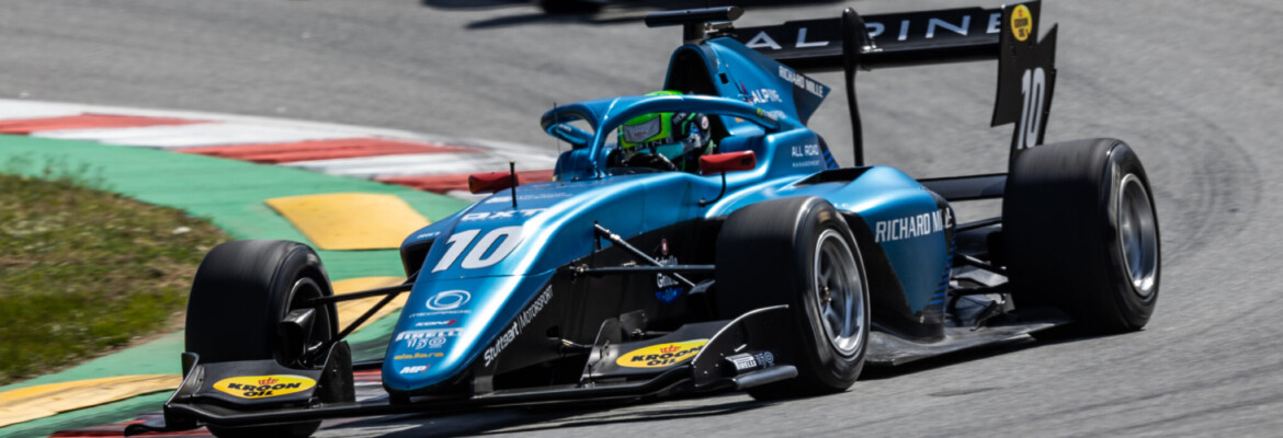 Caio Collet sobe no pódio da FIA Fórmula 3 em Barcelona