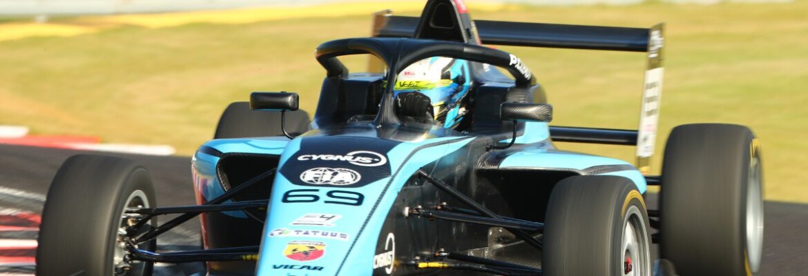 Pedro Clerot lidera quinta-feira de treinos da F4 Brasil no Velocitta