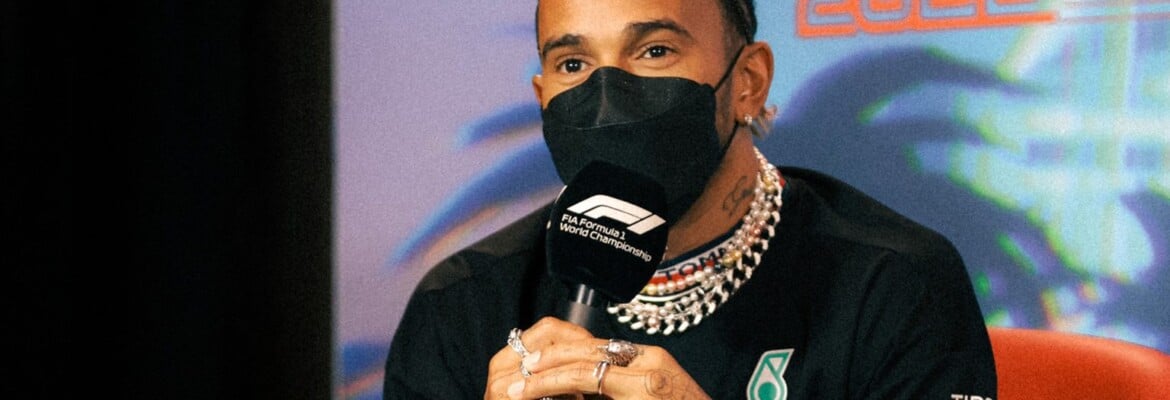 Cueca por cima do macacão e três relógios: os protestos de Vettel e Hamilton na F1 em Miami